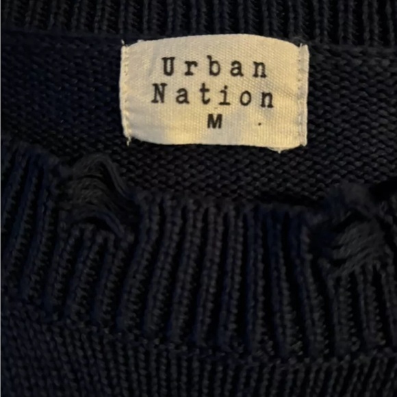 Distressed Boston Massachusetts Crewneck Sweater Navy Blue Women’s Medium - Picture 2 of 3